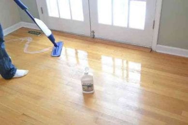 cómo limpiar parquet estropeado