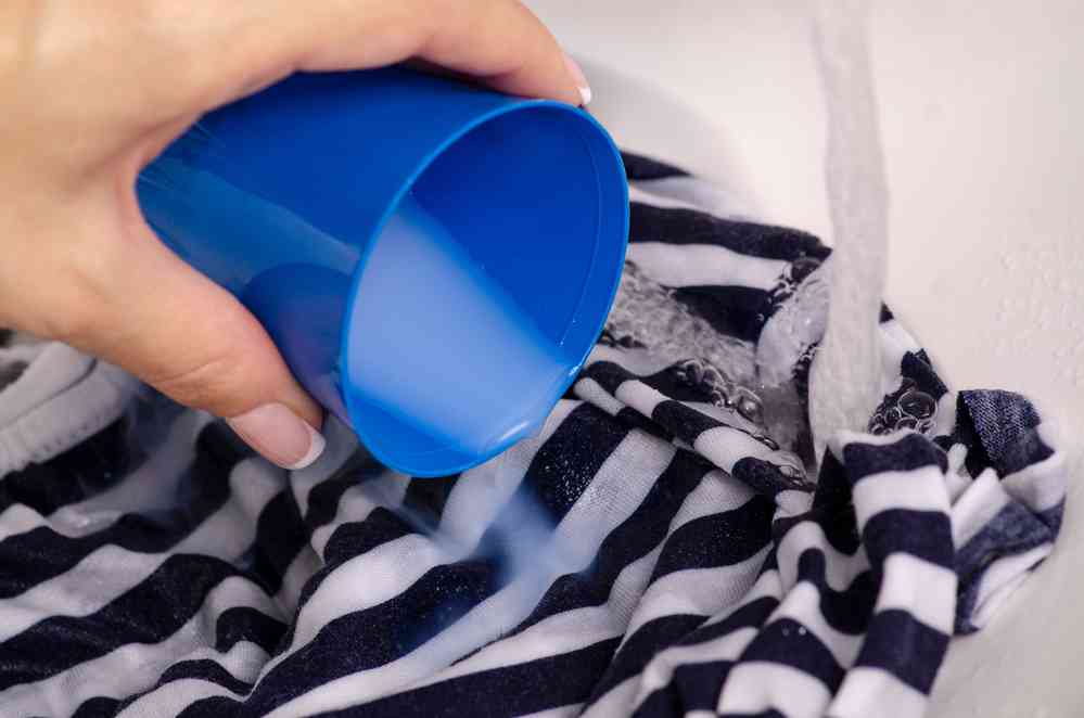 quitar el olor de humedad de la ropa limpia
